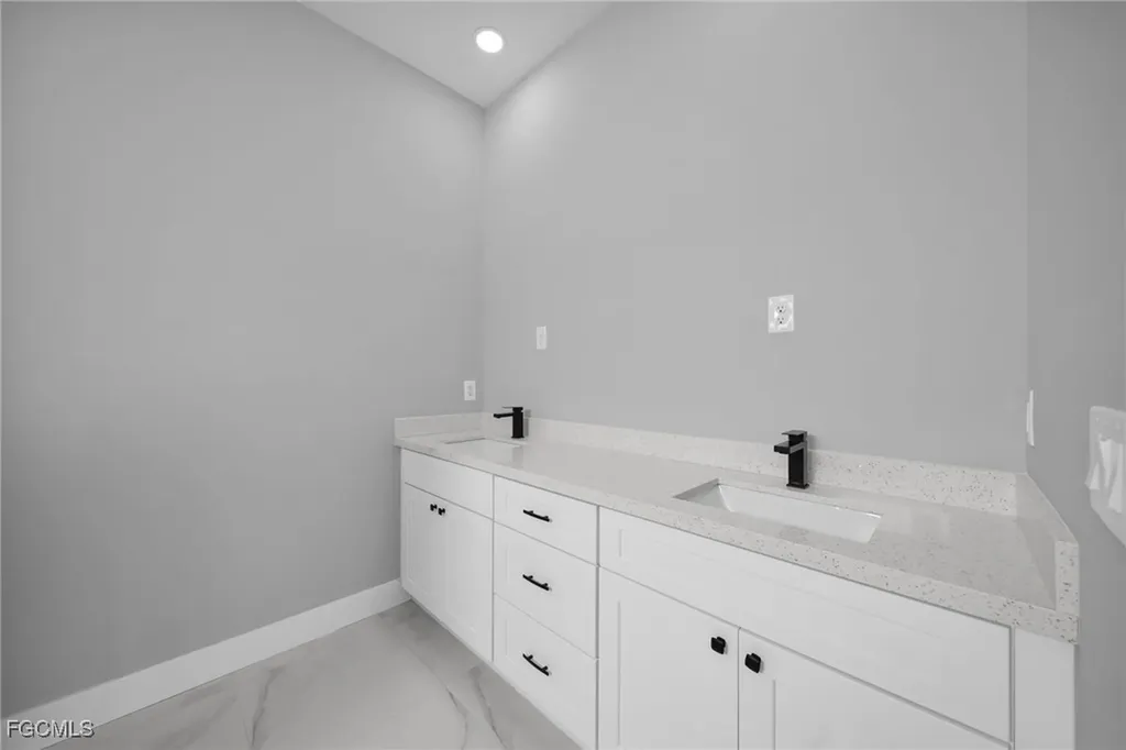 1225 NE 5th Place Cape Coral FL 33909
