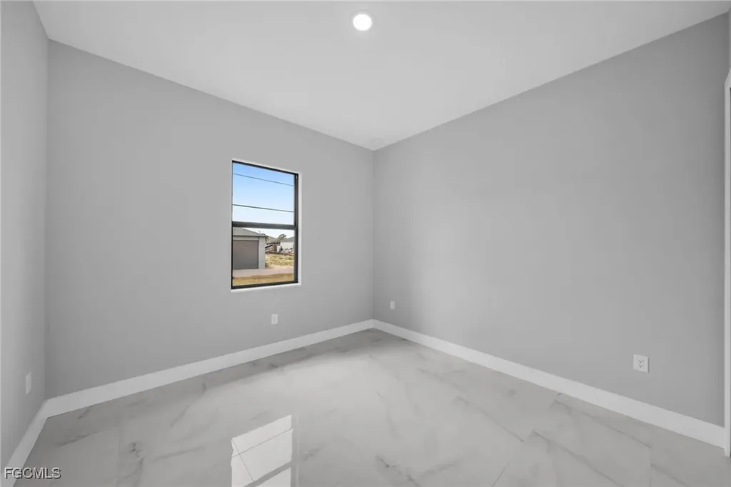 1225 NE 5th Place Cape Coral FL 33909