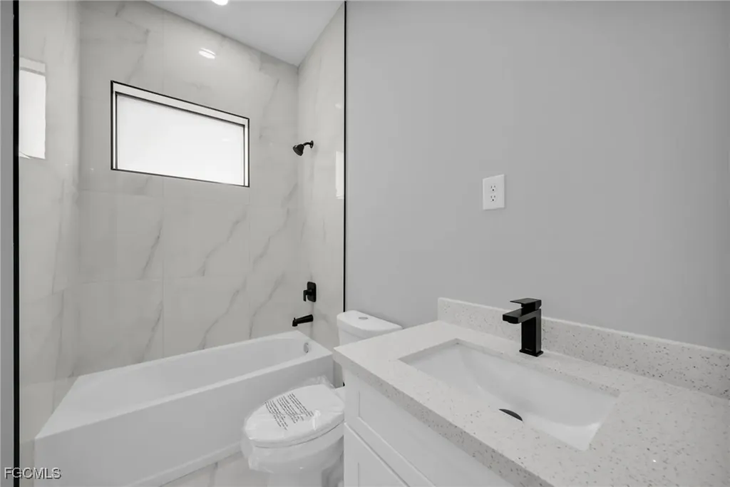1225 NE 5th Place Cape Coral FL 33909