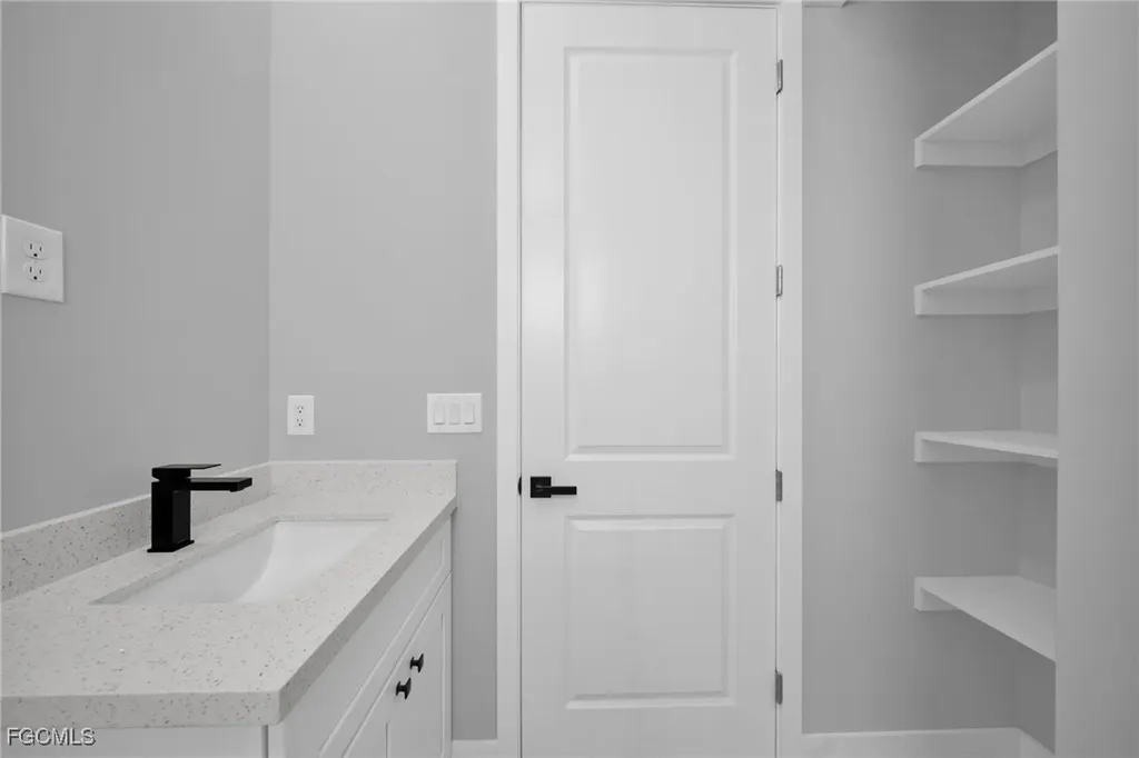 1225 NE 5th Place Cape Coral FL 33909