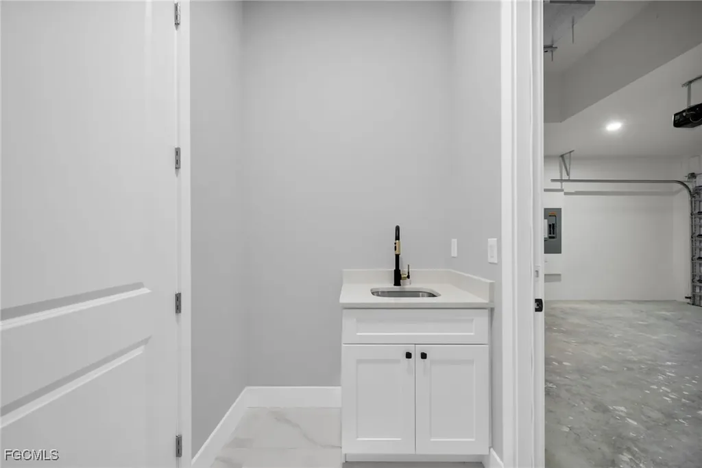 1225 NE 5th Place Cape Coral FL 33909