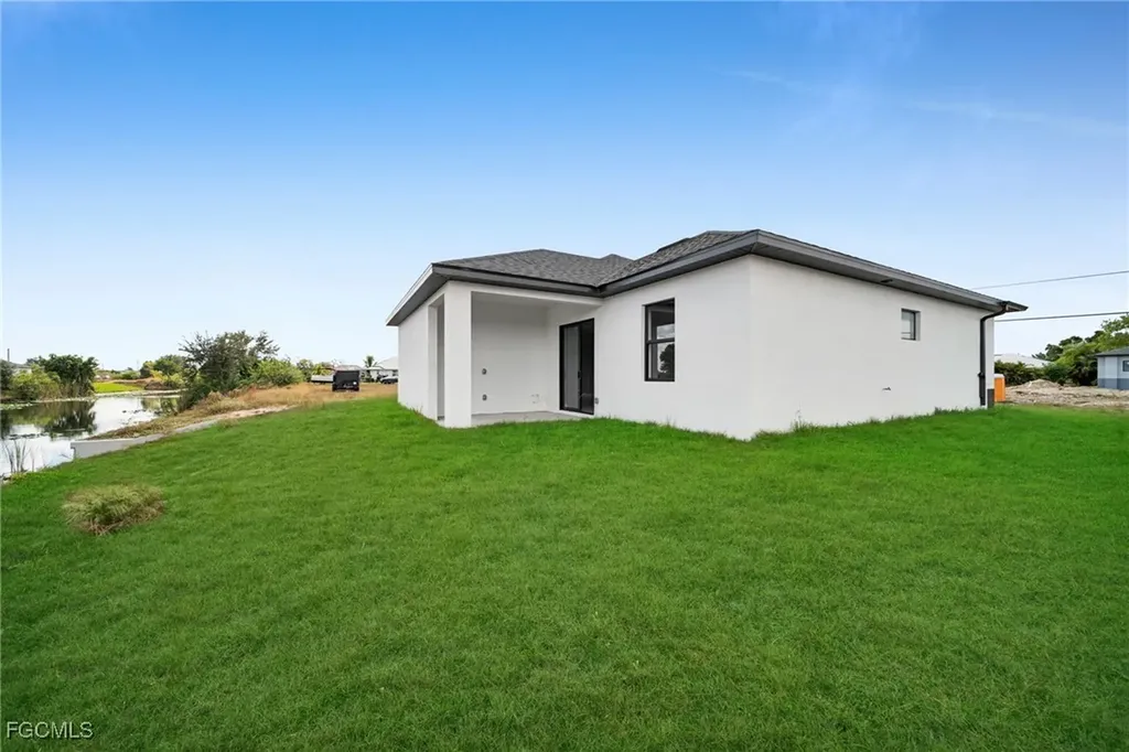 1225 NE 5th Place Cape Coral FL 33909