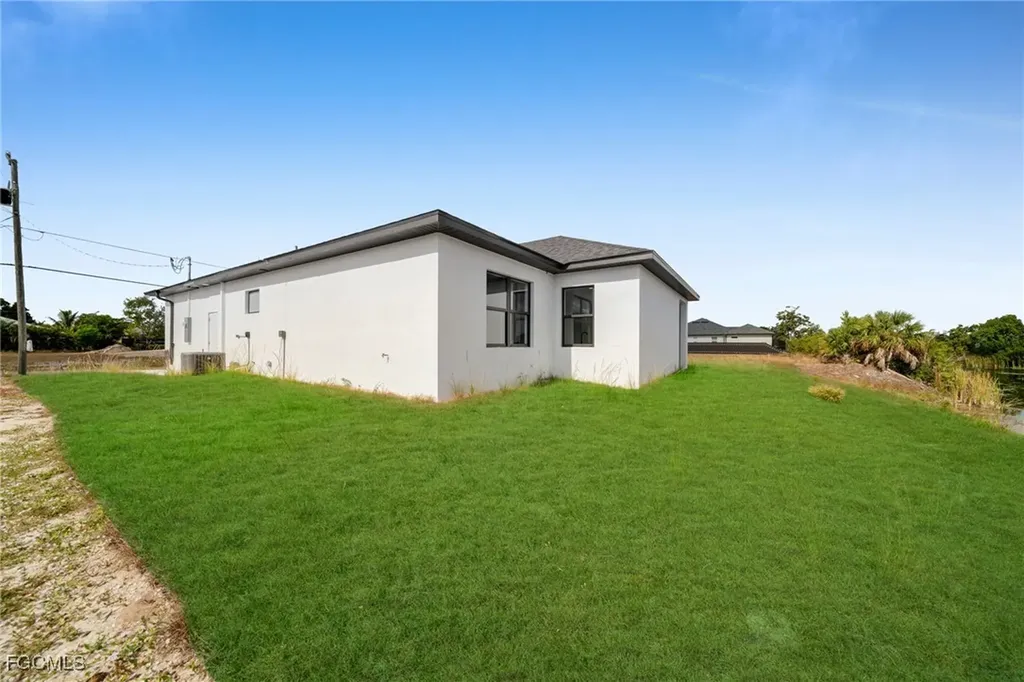 1225 NE 5th Place Cape Coral FL 33909