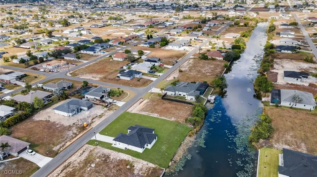 1225 NE 5th Place Cape Coral FL 33909