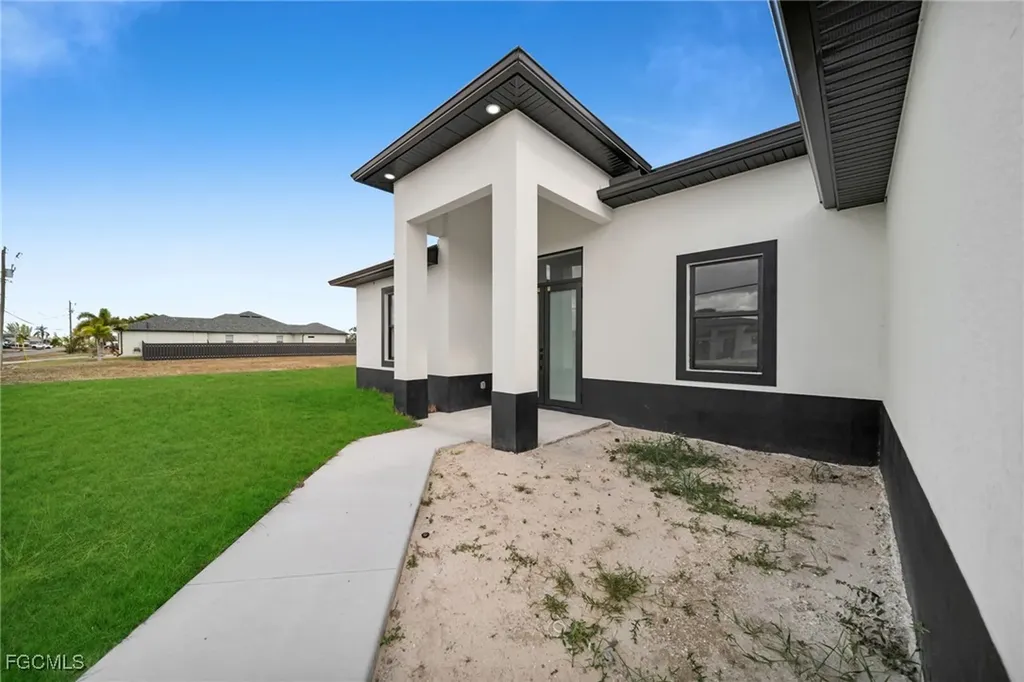 1225 NE 5th Place Cape Coral FL 33909