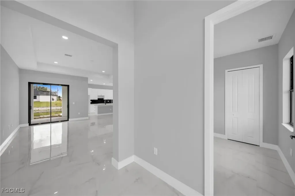 1225 NE 5th Place Cape Coral FL 33909