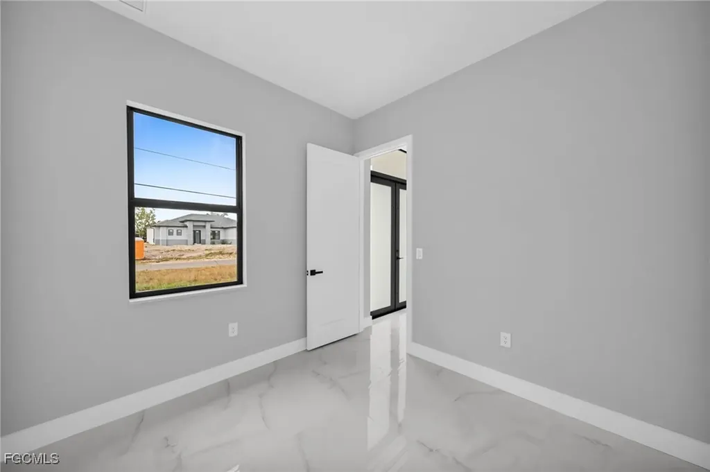 1225 NE 5th Place Cape Coral FL 33909
