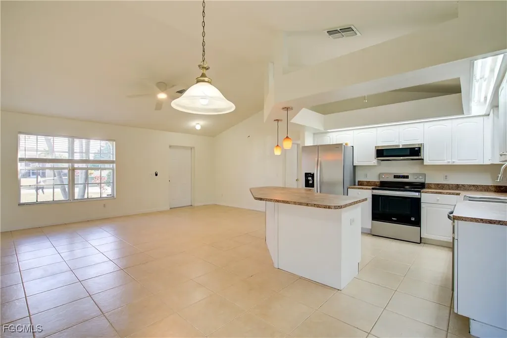 1310 NE 2nd Place Cape Coral FL 33909