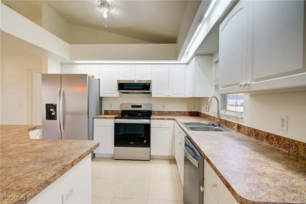 1310 NE 2nd Place Cape Coral FL 33909