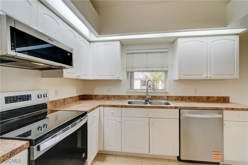 1310 NE 2nd Place Cape Coral FL 33909