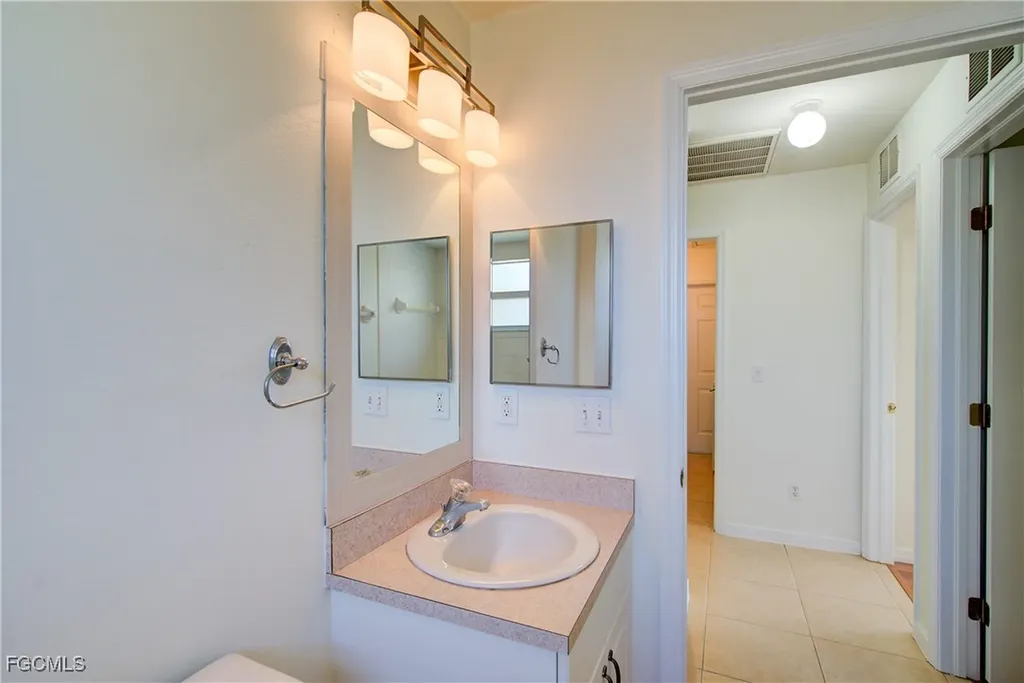 1310 NE 2nd Place Cape Coral FL 33909