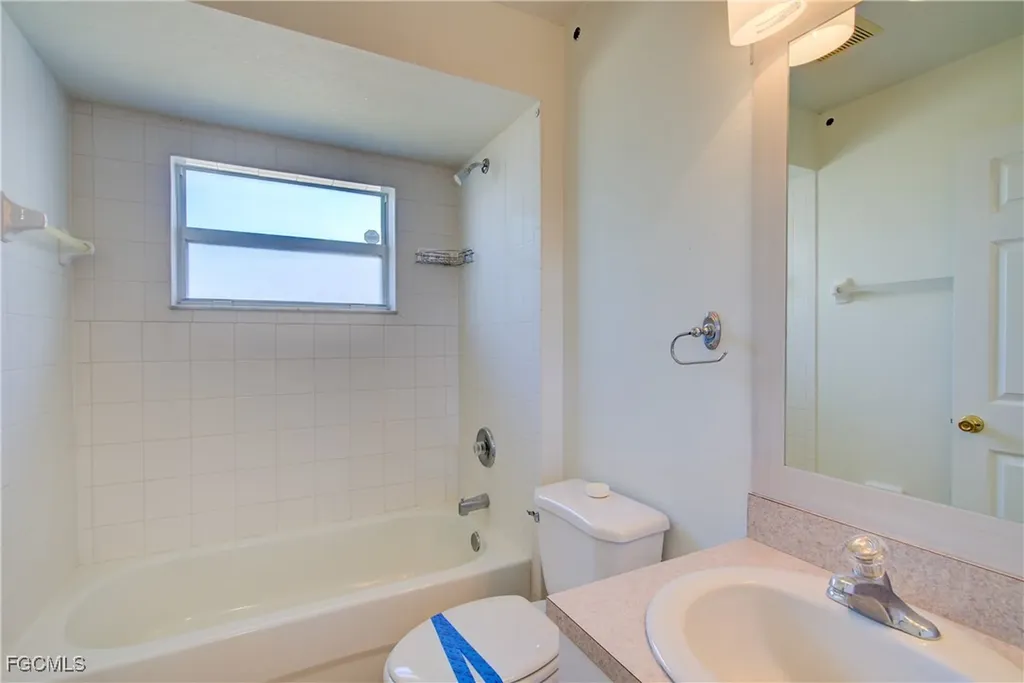 1310 NE 2nd Place Cape Coral FL 33909