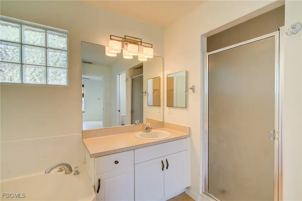 1310 NE 2nd Place Cape Coral FL 33909