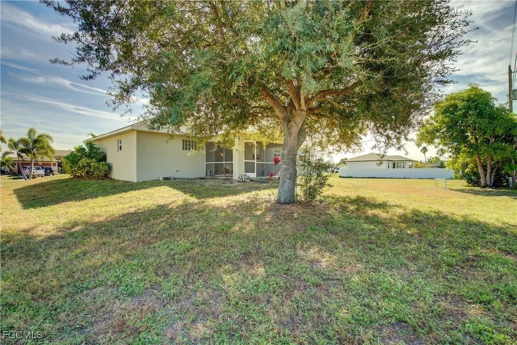 1310 NE 2nd Place Cape Coral FL 33909
