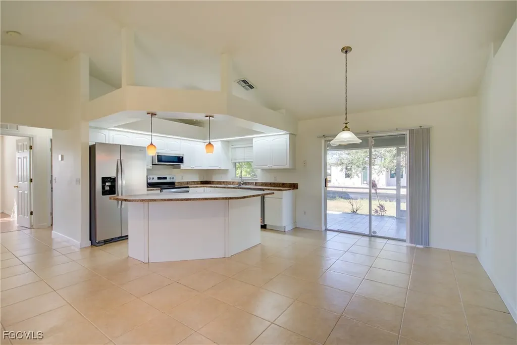 1310 NE 2nd Place Cape Coral FL 33909