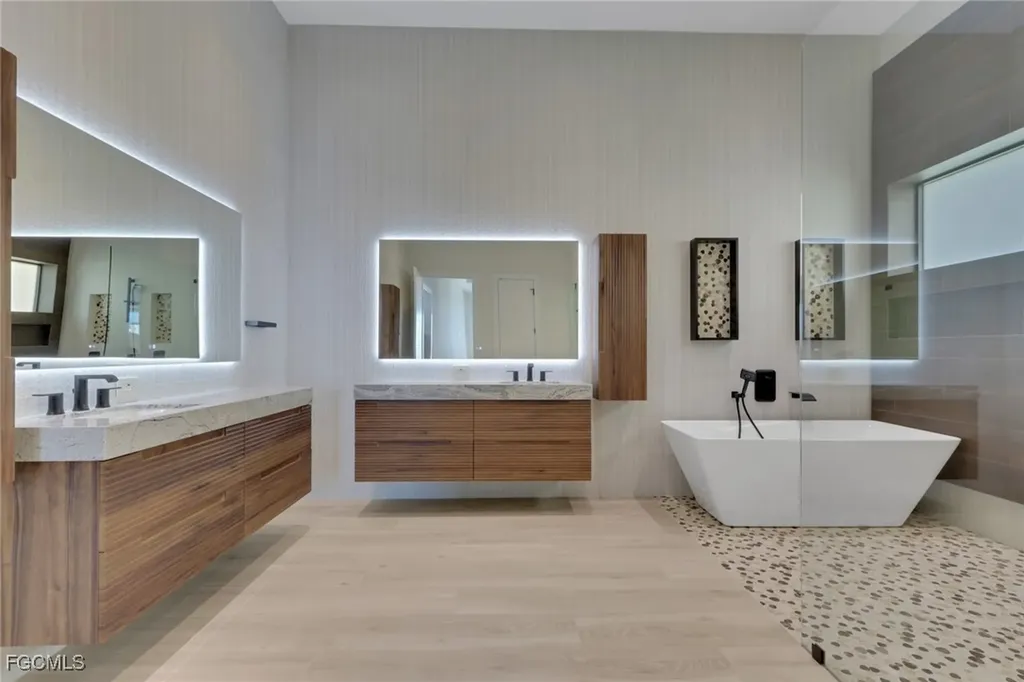 5653 Riverside Drive Cape Coral FL 33904