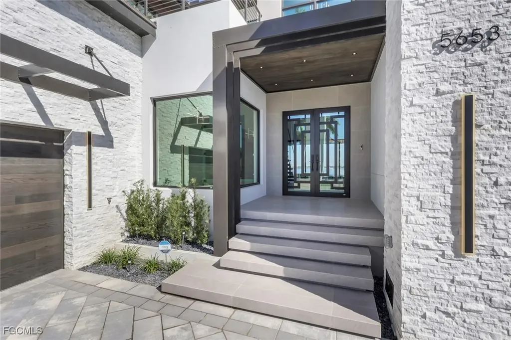 5653 Riverside Drive Cape Coral FL 33904