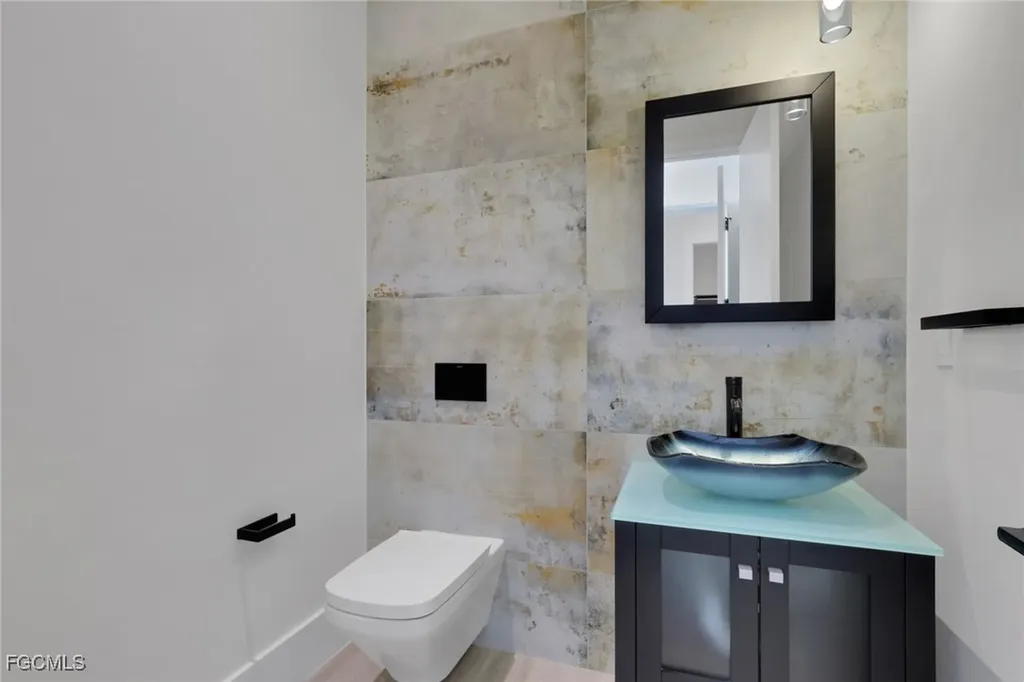 5653 Riverside Drive Cape Coral FL 33904