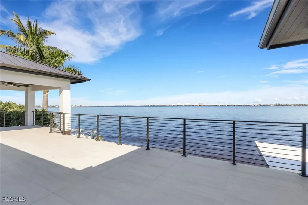 5653 Riverside Drive Cape Coral FL 33904