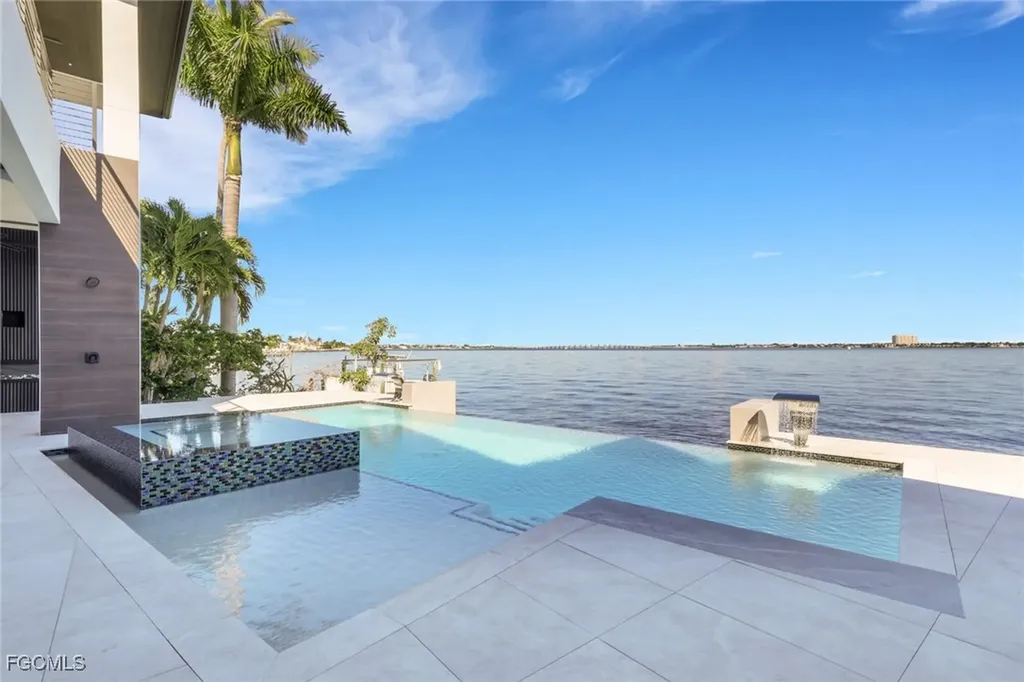 5653 Riverside Drive Cape Coral FL 33904