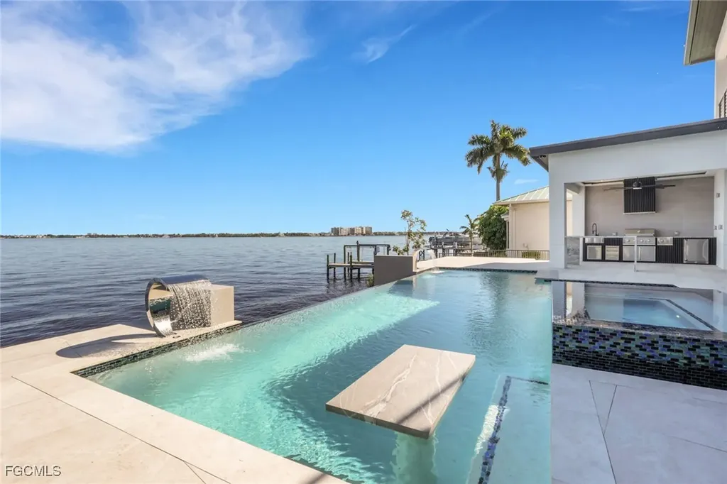 5653 Riverside Drive Cape Coral FL 33904