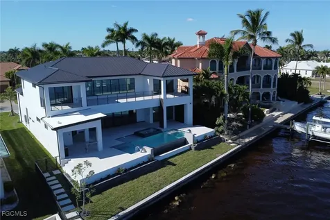5653 Riverside Drive Cape Coral FL 33904