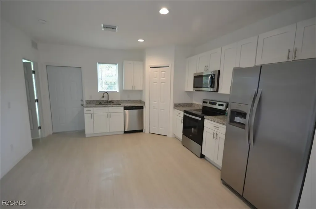 3305 Bassie Court Fort Myers FL 33916