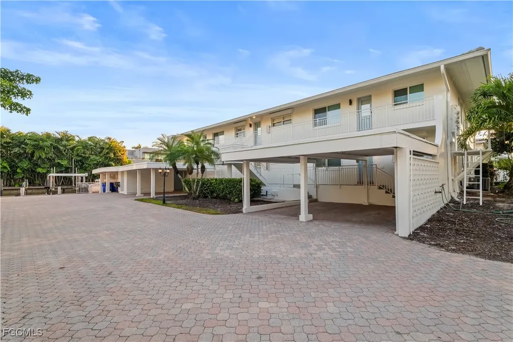 320 14th Avenue S Naples FL 34102