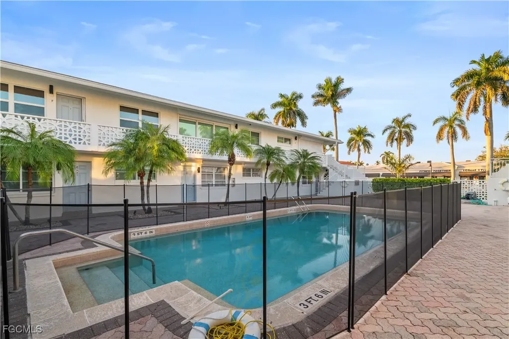 320 14th Avenue S Naples FL 34102