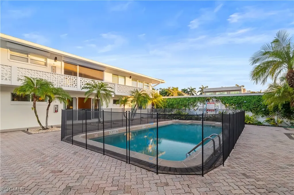 320 14th Avenue S Naples FL 34102