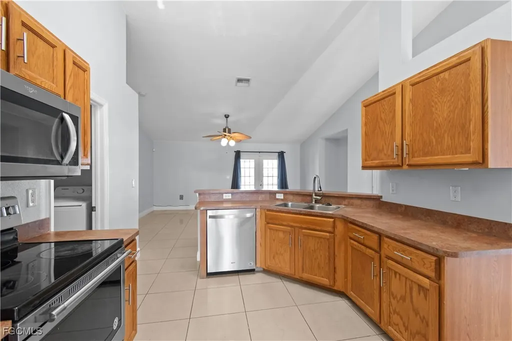 4176 NE 8th Place Cape Coral FL 33909