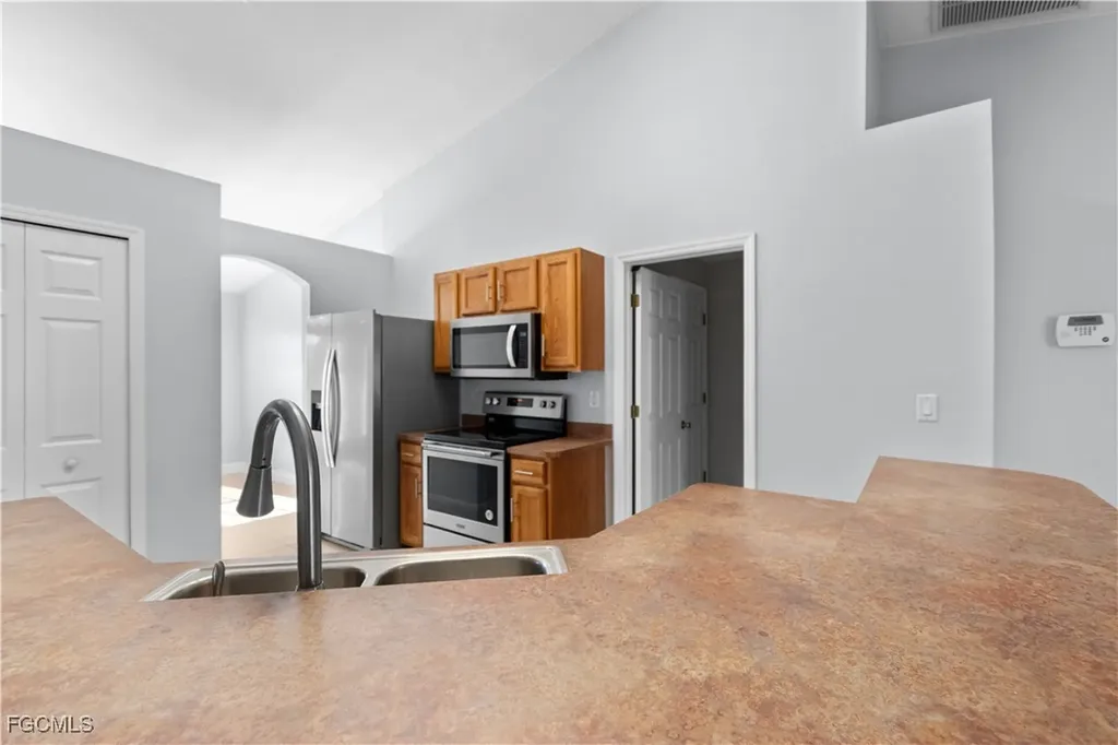 4176 NE 8th Place Cape Coral FL 33909