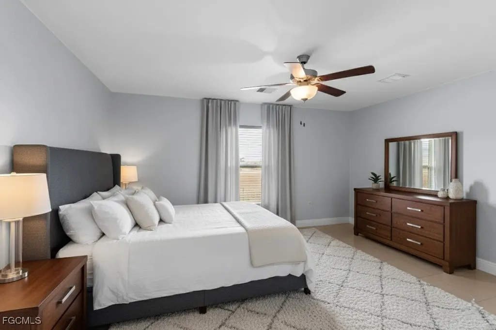 4176 NE 8th Place Cape Coral FL 33909