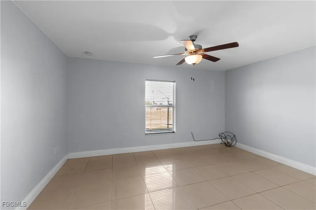 4176 NE 8th Place Cape Coral FL 33909