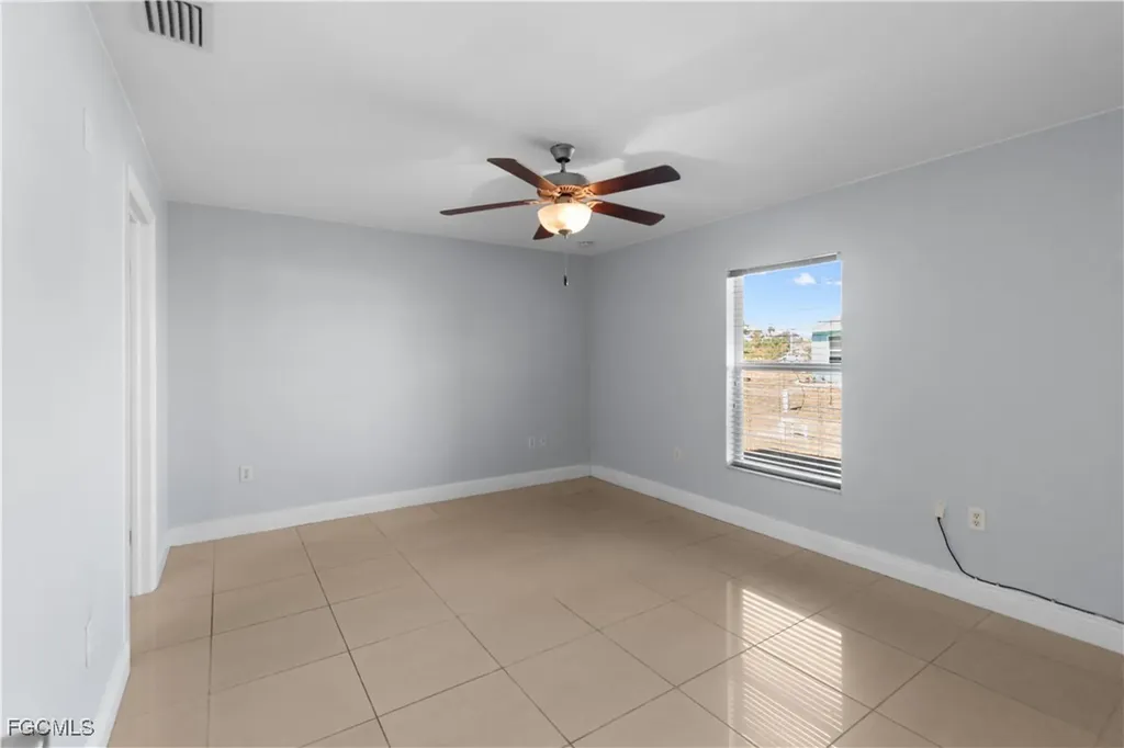 4176 NE 8th Place Cape Coral FL 33909
