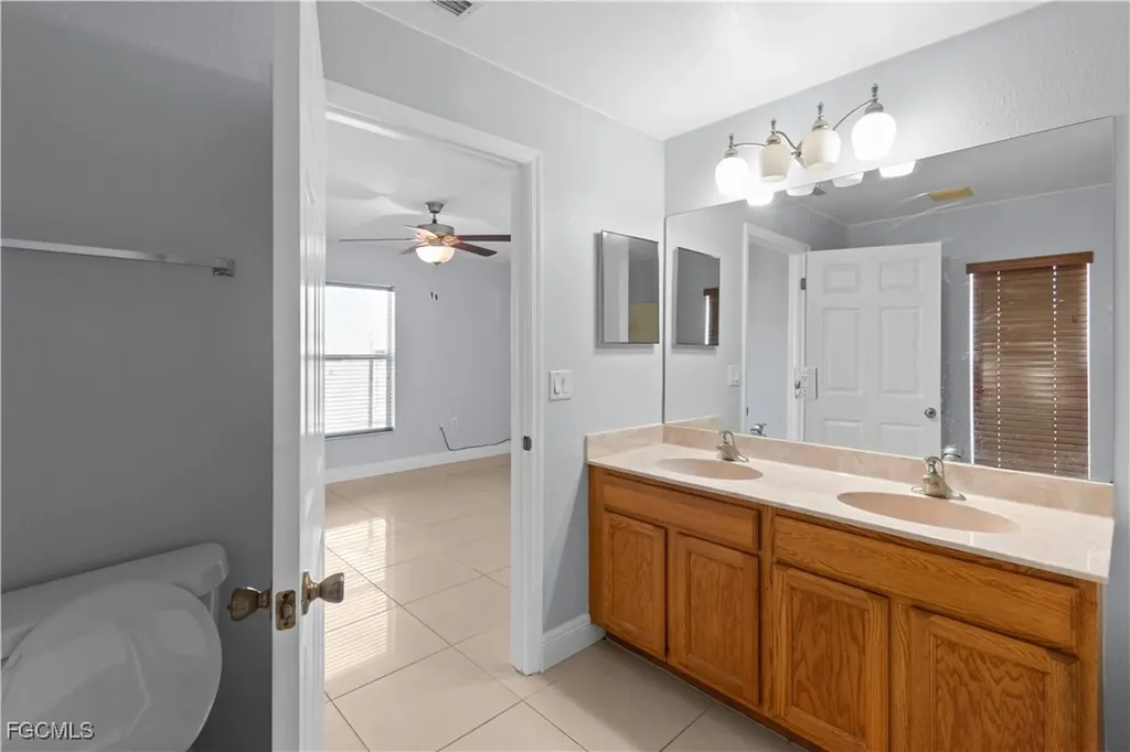 4176 NE 8th Place Cape Coral FL 33909