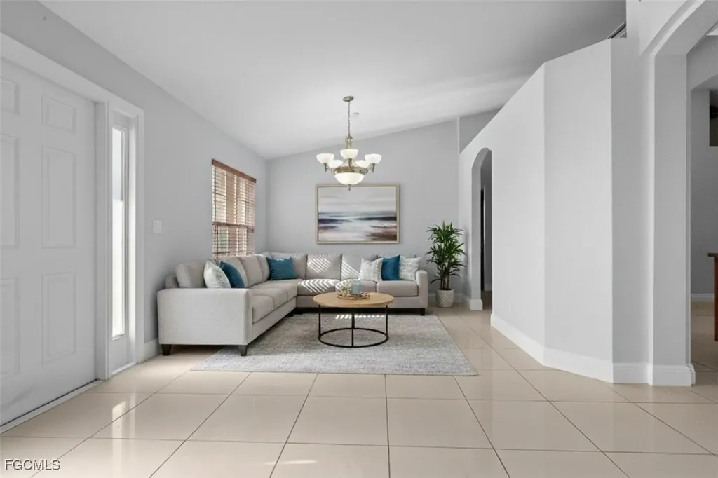 4176 NE 8th Place Cape Coral FL 33909