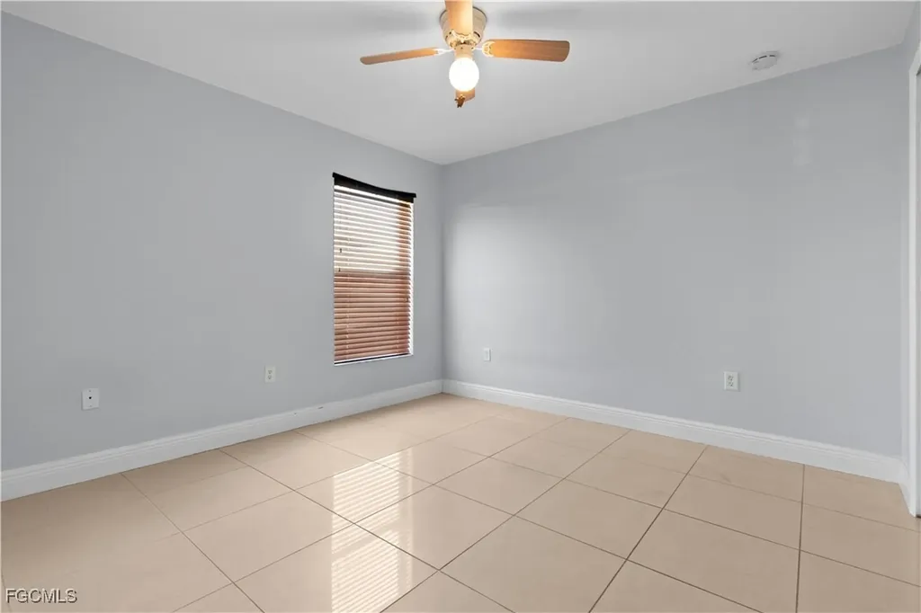 4176 NE 8th Place Cape Coral FL 33909