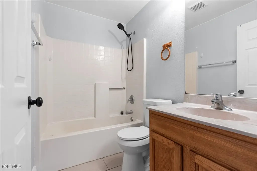 4176 NE 8th Place Cape Coral FL 33909