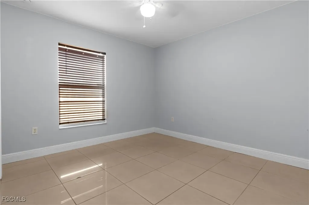 4176 NE 8th Place Cape Coral FL 33909