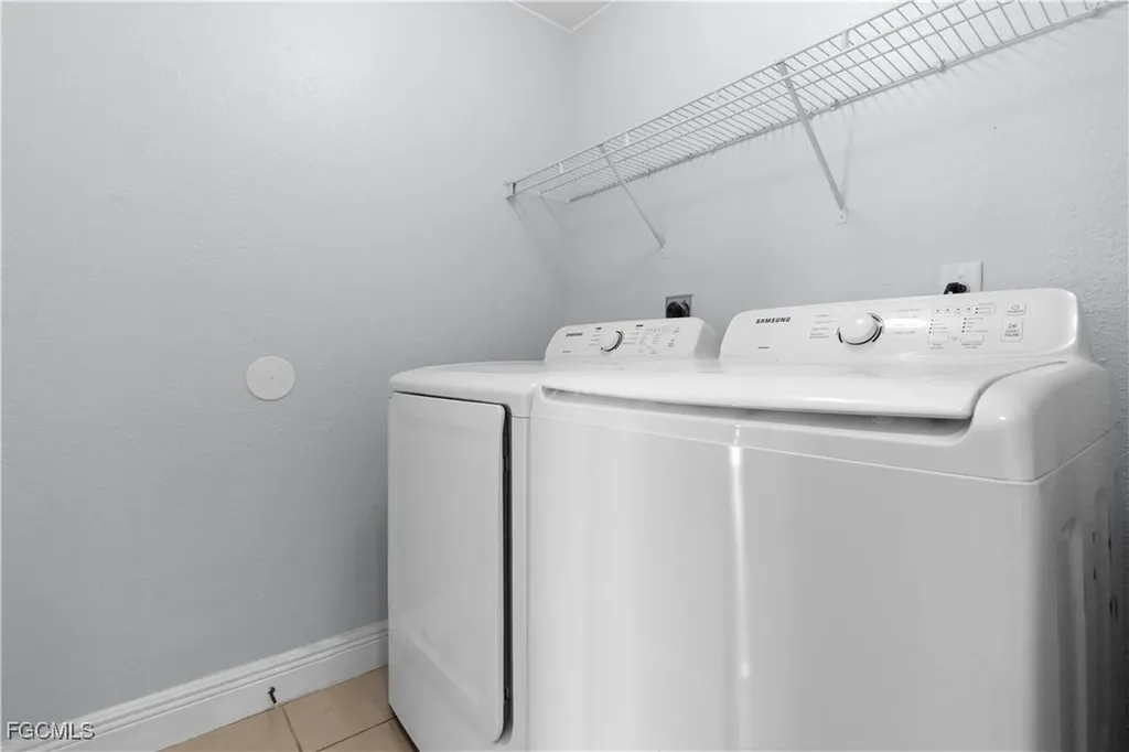 4176 NE 8th Place Cape Coral FL 33909