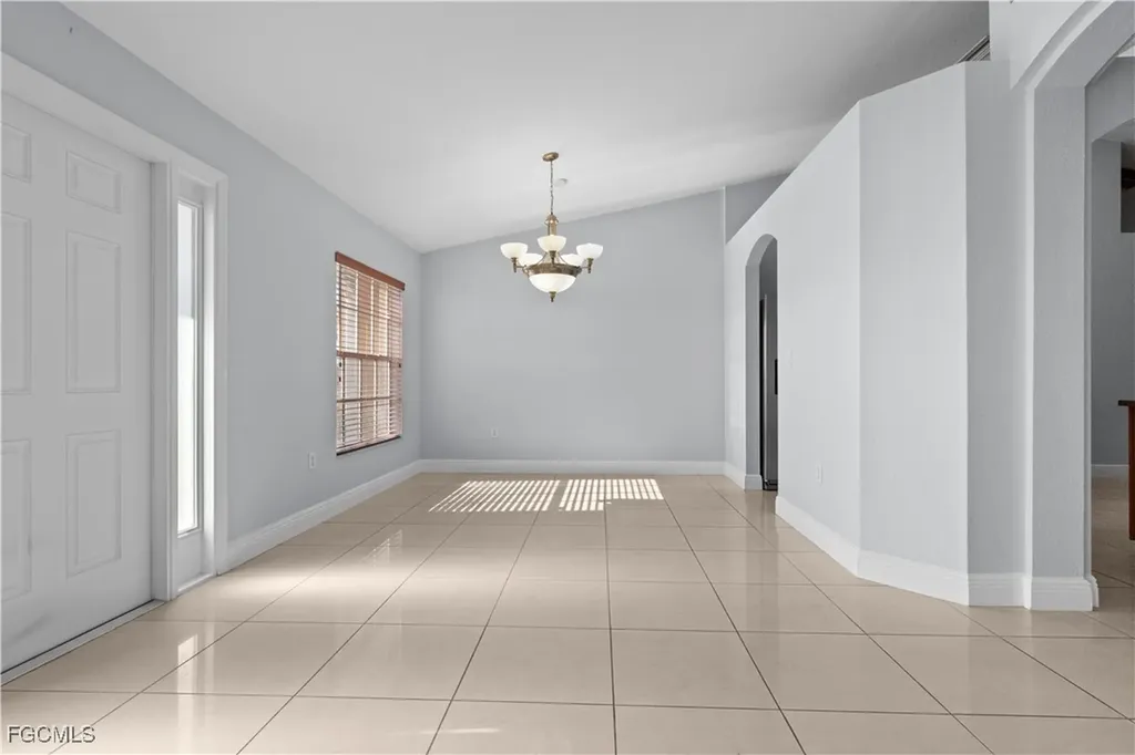 4176 NE 8th Place Cape Coral FL 33909