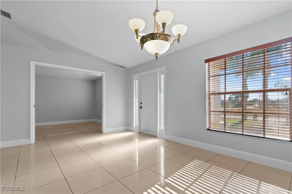 4176 NE 8th Place Cape Coral FL 33909