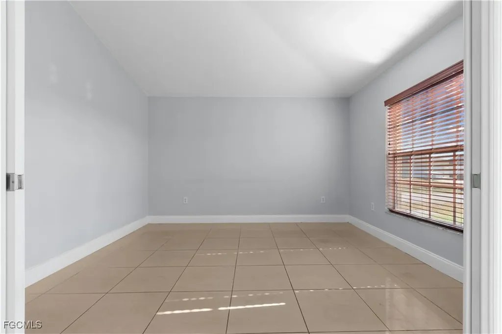 4176 NE 8th Place Cape Coral FL 33909