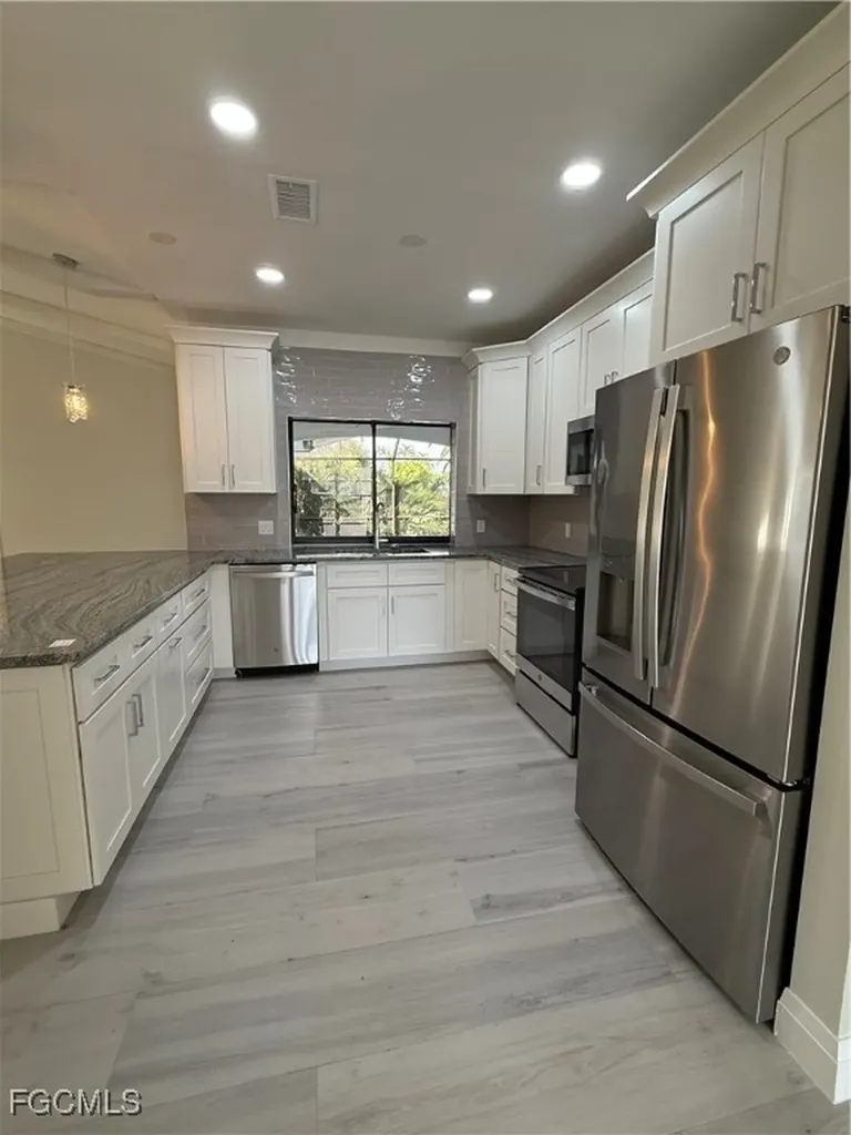 711 SE 33rd Terrace Cape Coral FL 33904