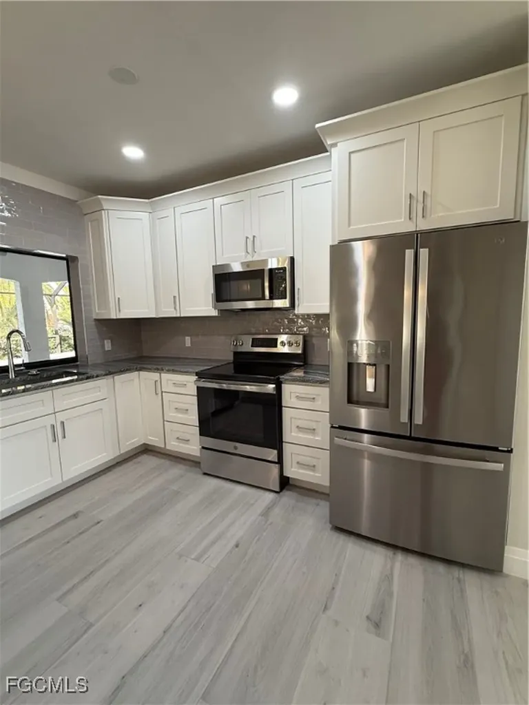 711 SE 33rd Terrace Cape Coral FL 33904