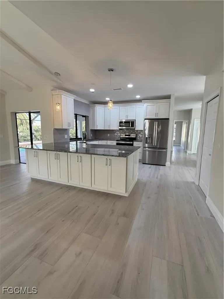 711 SE 33rd Terrace Cape Coral FL 33904