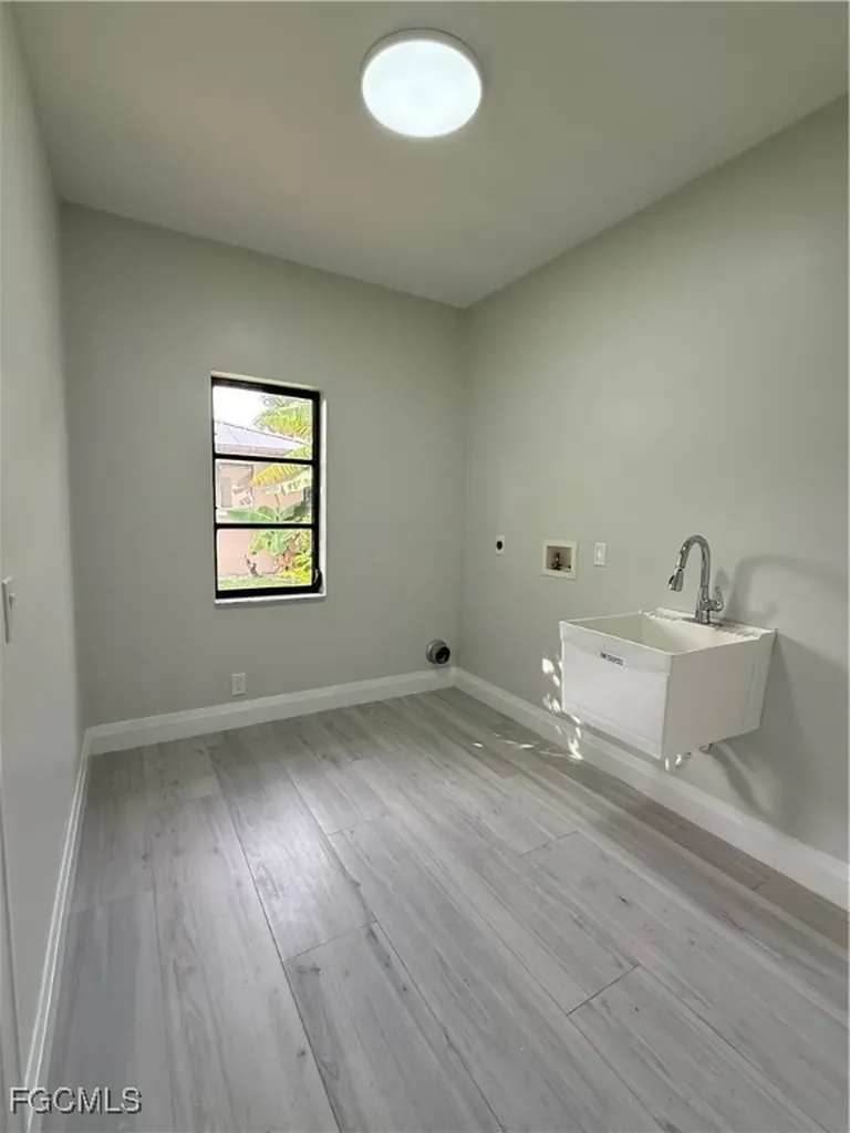 711 SE 33rd Terrace Cape Coral FL 33904