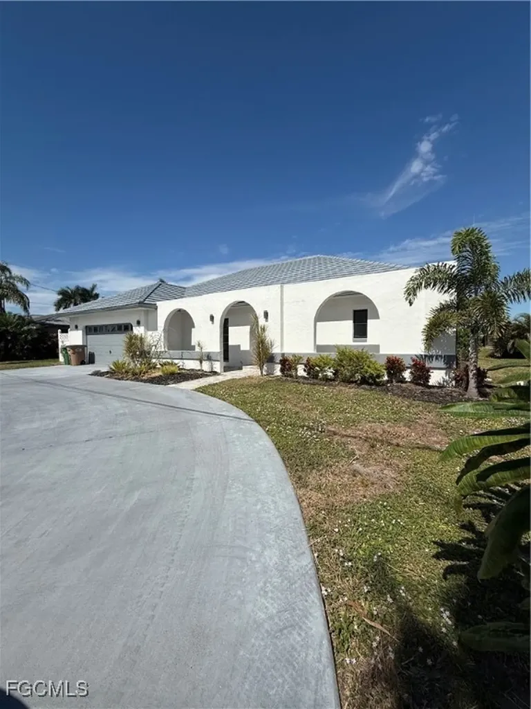 711 SE 33rd Terrace Cape Coral FL 33904