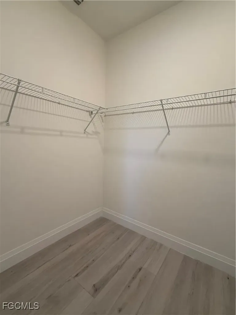 711 SE 33rd Terrace Cape Coral FL 33904